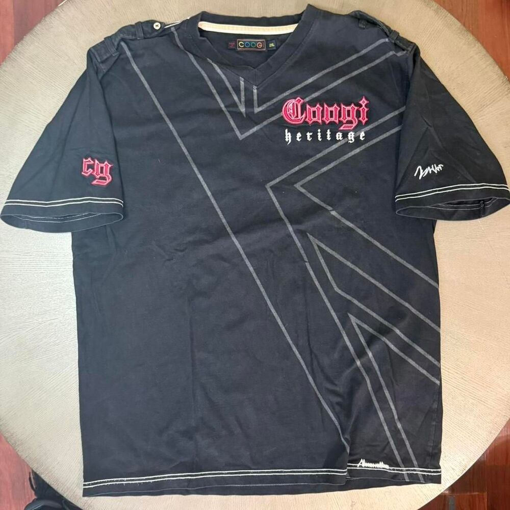 Coogi Men's Black and Grey T-shirt